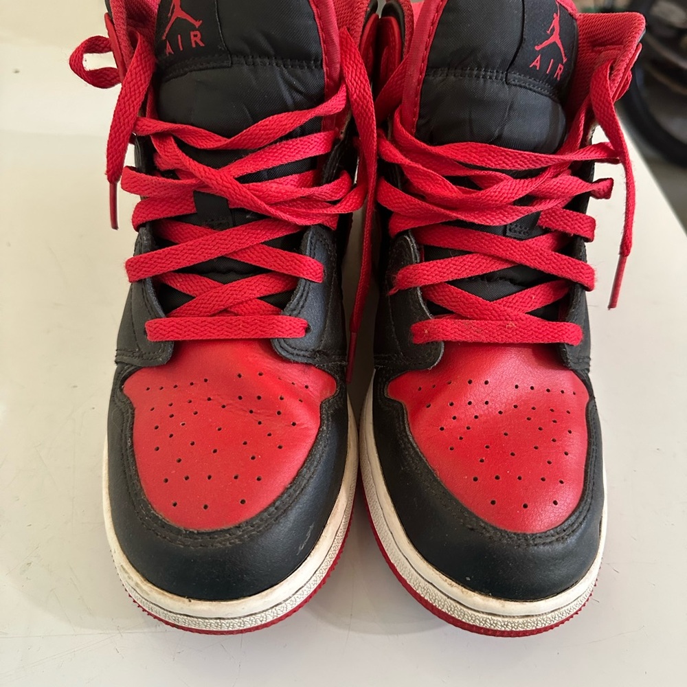 Nike Jordan’s Black and Red Sneakers high top